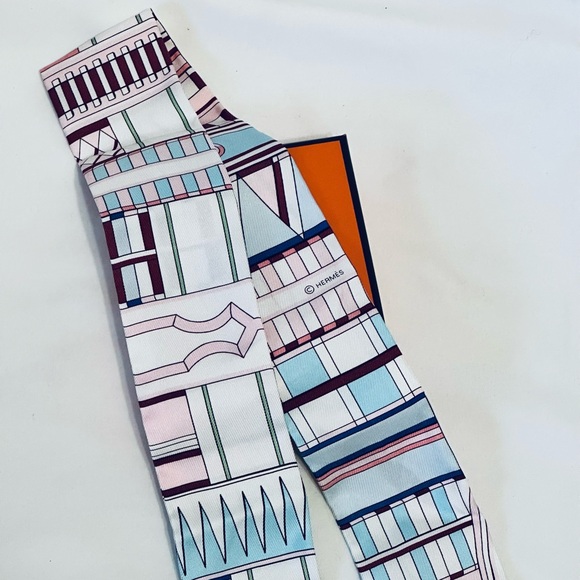 Hermès Paris Twilly 86 Silk Scarf in Pink and Blue - Picture 2 of 5